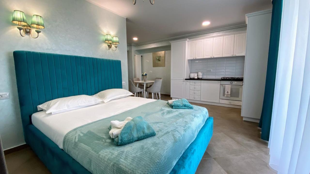 Myosotis Mamaia Studio By The Lake Apartment Ngoại thất bức ảnh