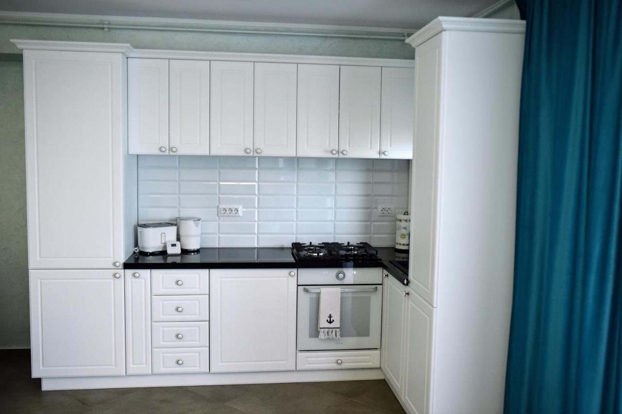 Myosotis Mamaia Studio By The Lake Apartment Ngoại thất bức ảnh