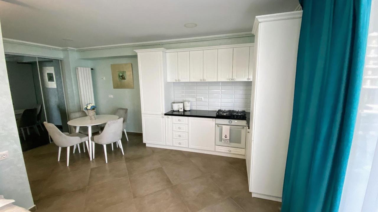 Myosotis Mamaia Studio By The Lake Apartment Ngoại thất bức ảnh