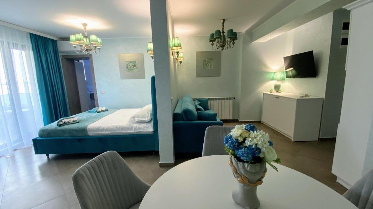 Myosotis Mamaia Studio By The Lake Apartment Ngoại thất bức ảnh