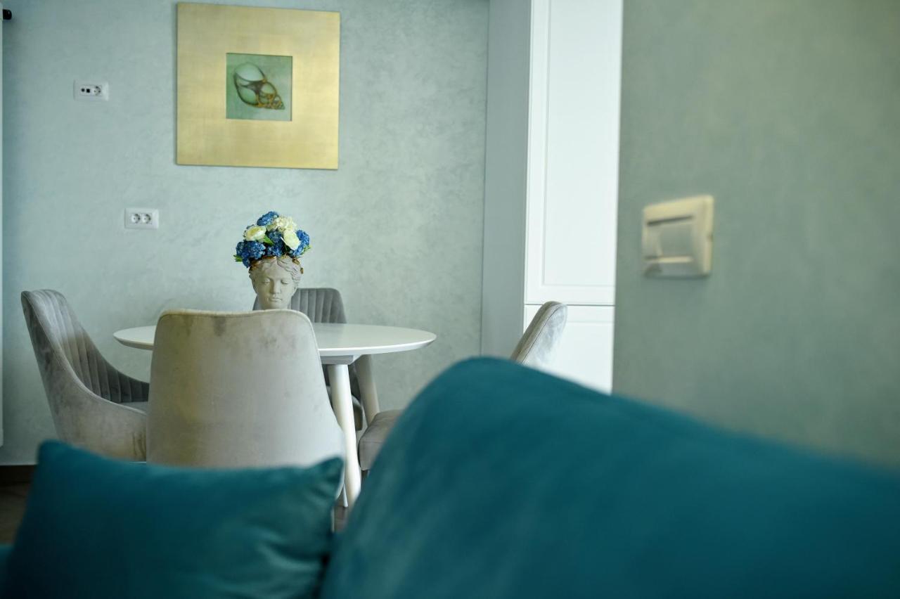 Myosotis Mamaia Studio By The Lake Apartment Ngoại thất bức ảnh