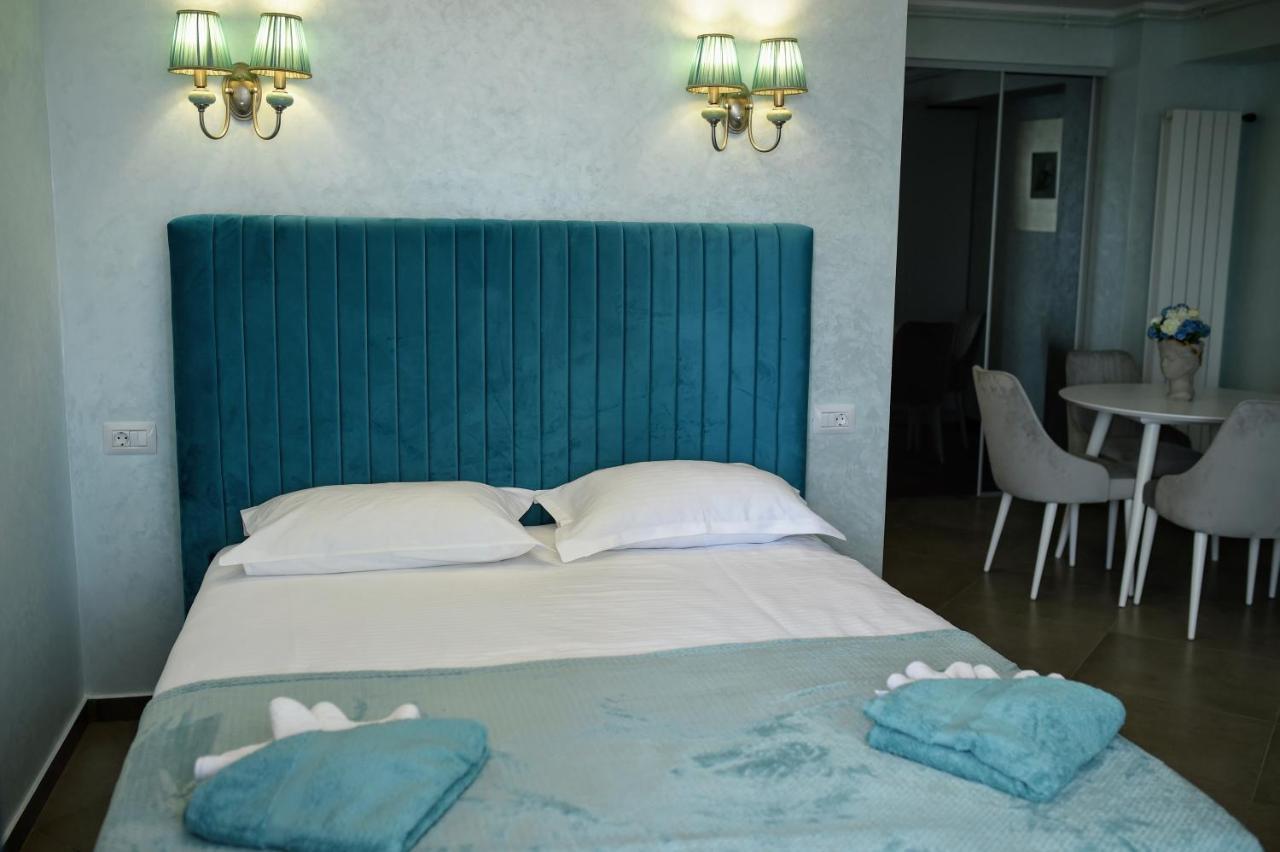 Myosotis Mamaia Studio By The Lake Apartment Ngoại thất bức ảnh