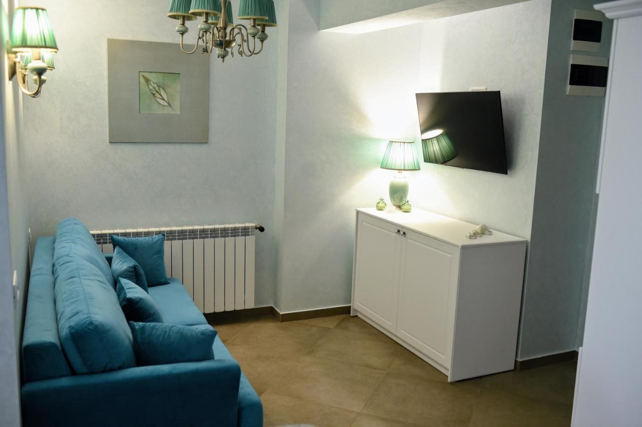 Myosotis Mamaia Studio By The Lake Apartment Ngoại thất bức ảnh