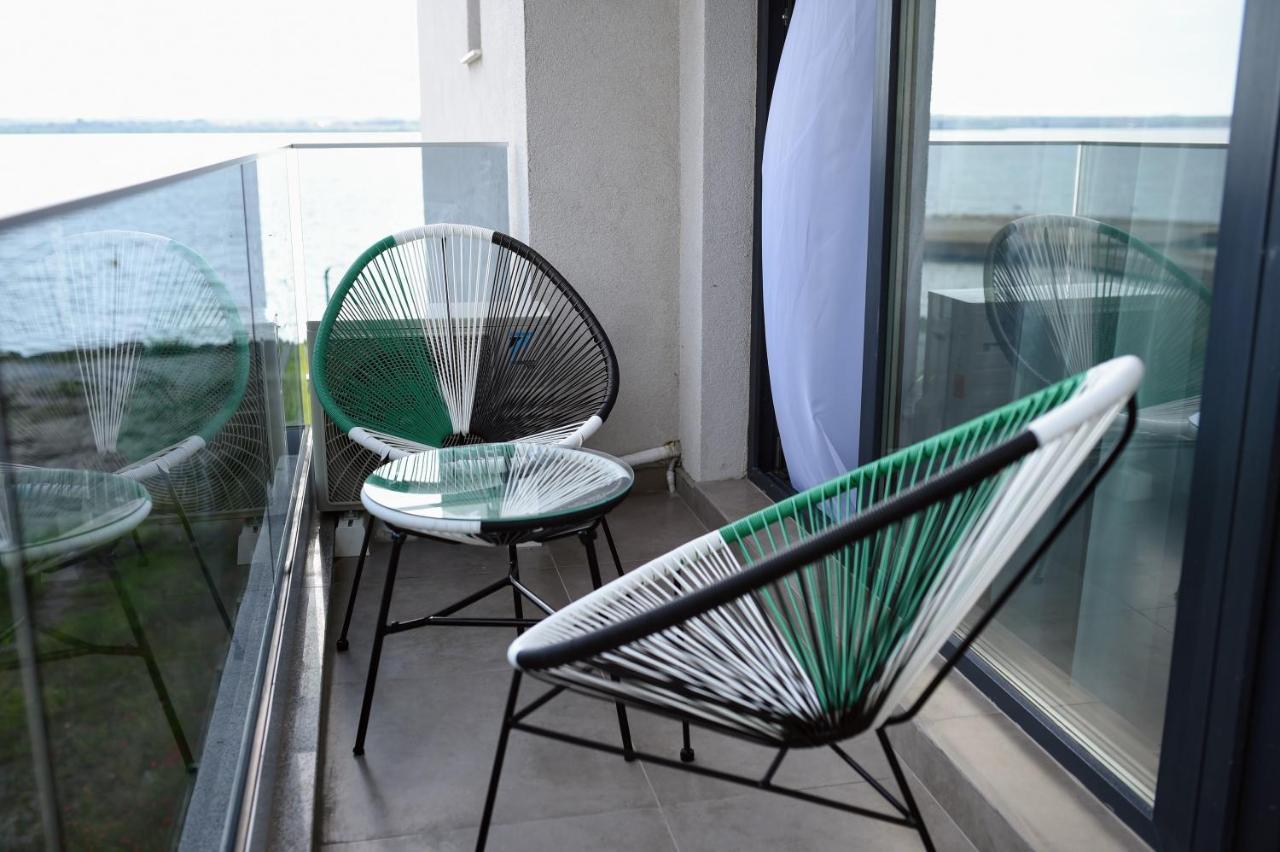 Myosotis Mamaia Studio By The Lake Apartment Ngoại thất bức ảnh