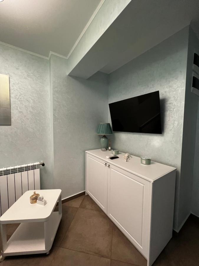 Myosotis Mamaia Studio By The Lake Apartment Ngoại thất bức ảnh