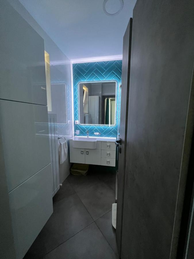 Myosotis Mamaia Studio By The Lake Apartment Ngoại thất bức ảnh